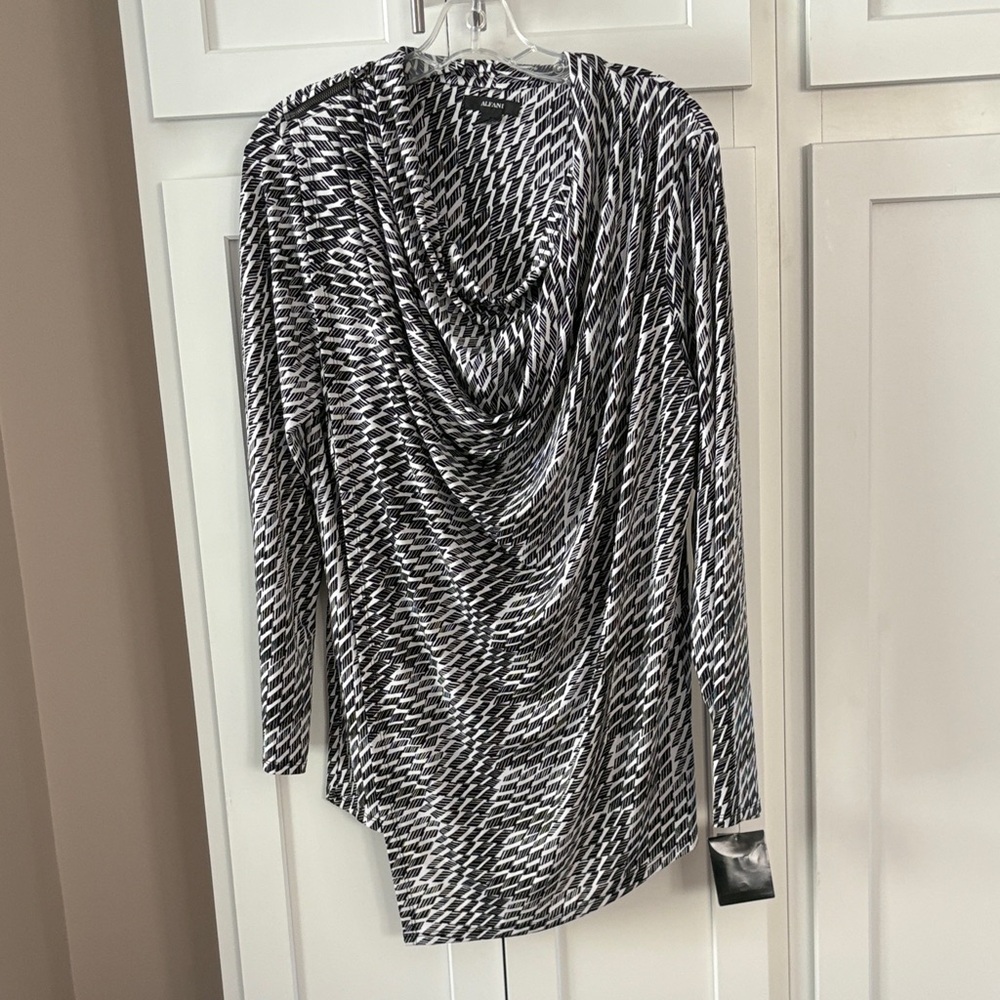 Alfani, Top, Black/White Cowl neckline, nwt, xl